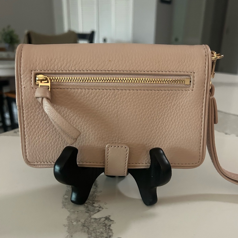 ••EUC Tory Burch Beige Smartphone Pebbled Leather Wallet Gold Tone Hardware - Picture 8 of 9